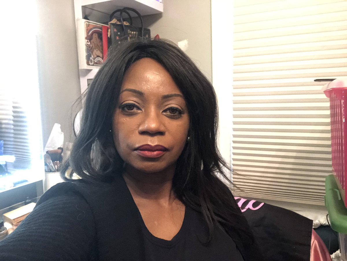 lildocd's tweet photo. Today, I wore makeup which is rare since the pandemic started so when I learned I need a pro photo for an article, I thought I would ask for an urgent shoot. It didn’t work I but had to try.🤷🏽♀️#FentyFace #pandemiclife #PerfectWingedLiner #IDontLeaveTheHouse #SelfieTime #MakeupLo https://t.co/HyafY80Xnj