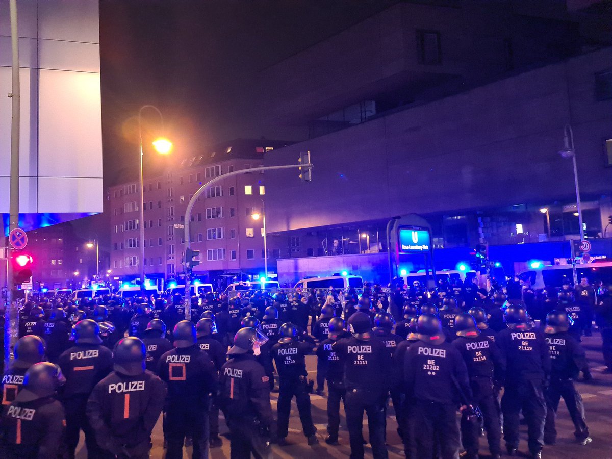 Symbolbild zum Verständnis wie Polizei funktioniert bei:

Rechten #ks2003  Linken #b2503