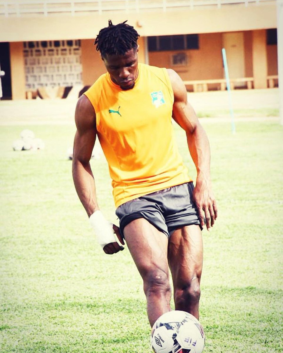 wilfriedzaha's tweet photo. Dernière préparation pour demain 🤟🏿 https://t.co/JX98D4ZJz1