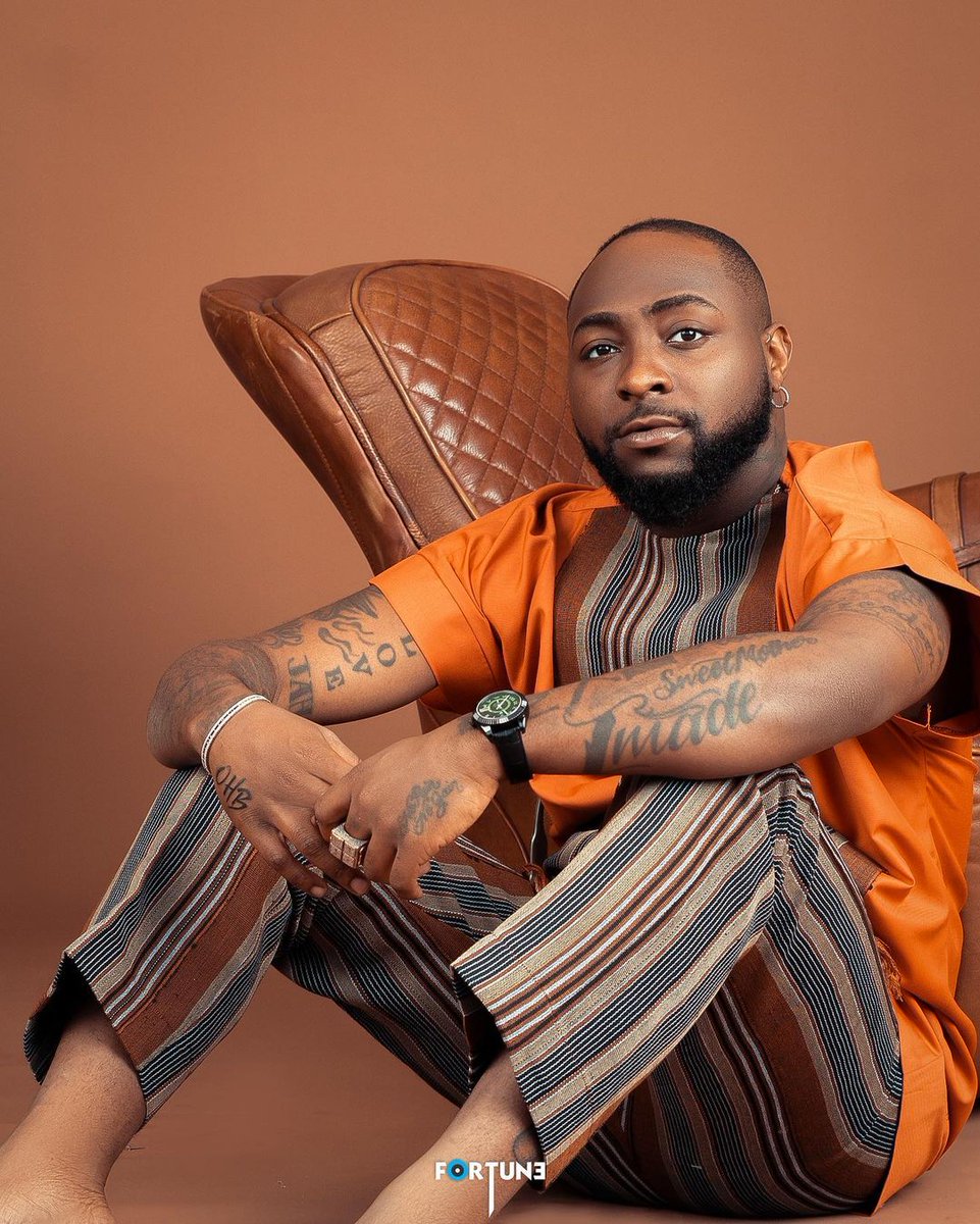 Wotazo_com's tweet photo. @davido's fans. How many likes and retweets for the Baddest? This is true Yoruba native dress https://t.co/ckuhuVhLaA