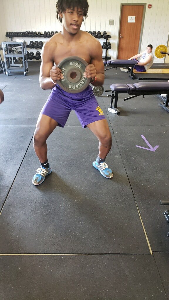 DerionGullette's tweet photo. Good lil workout today 💪🏾!! @RTorres_lll @marlin_bulldogs @TCUFootball @CoachGullette @TexasFootball @CoachHitchens @BUFootball @AlabamaFTBL https://t.co/qRNFWqSQMS