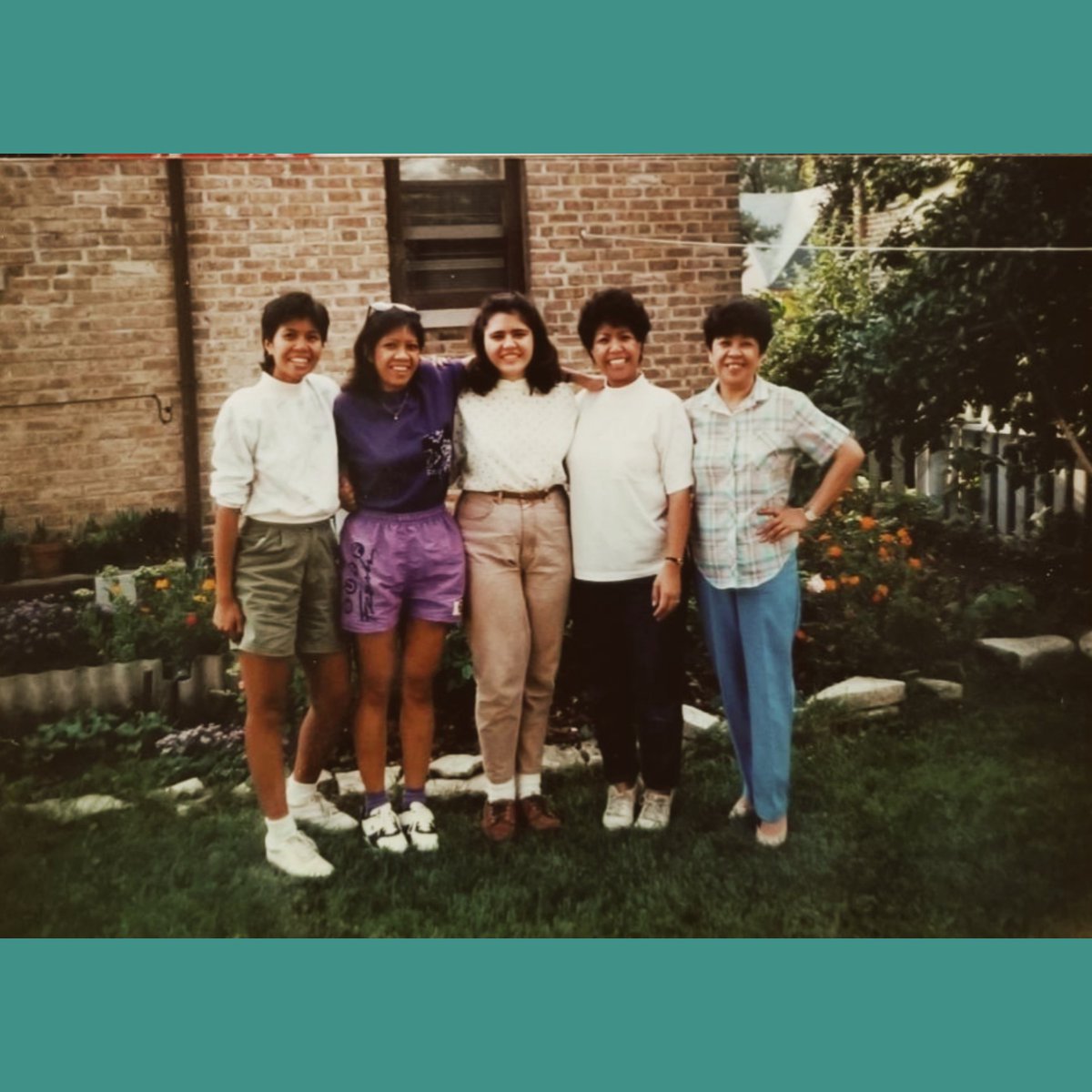 hollo's tweet photo. Ladies of the backyard (aka 2 of my aunts, me, my mom, &amp; my great-aunt Flora) circa 1989 #TBThursday #filipinas #Chicago #justiceformockturtlenecks #hellapinoy https://t.co/NoxA7Tsiw6
