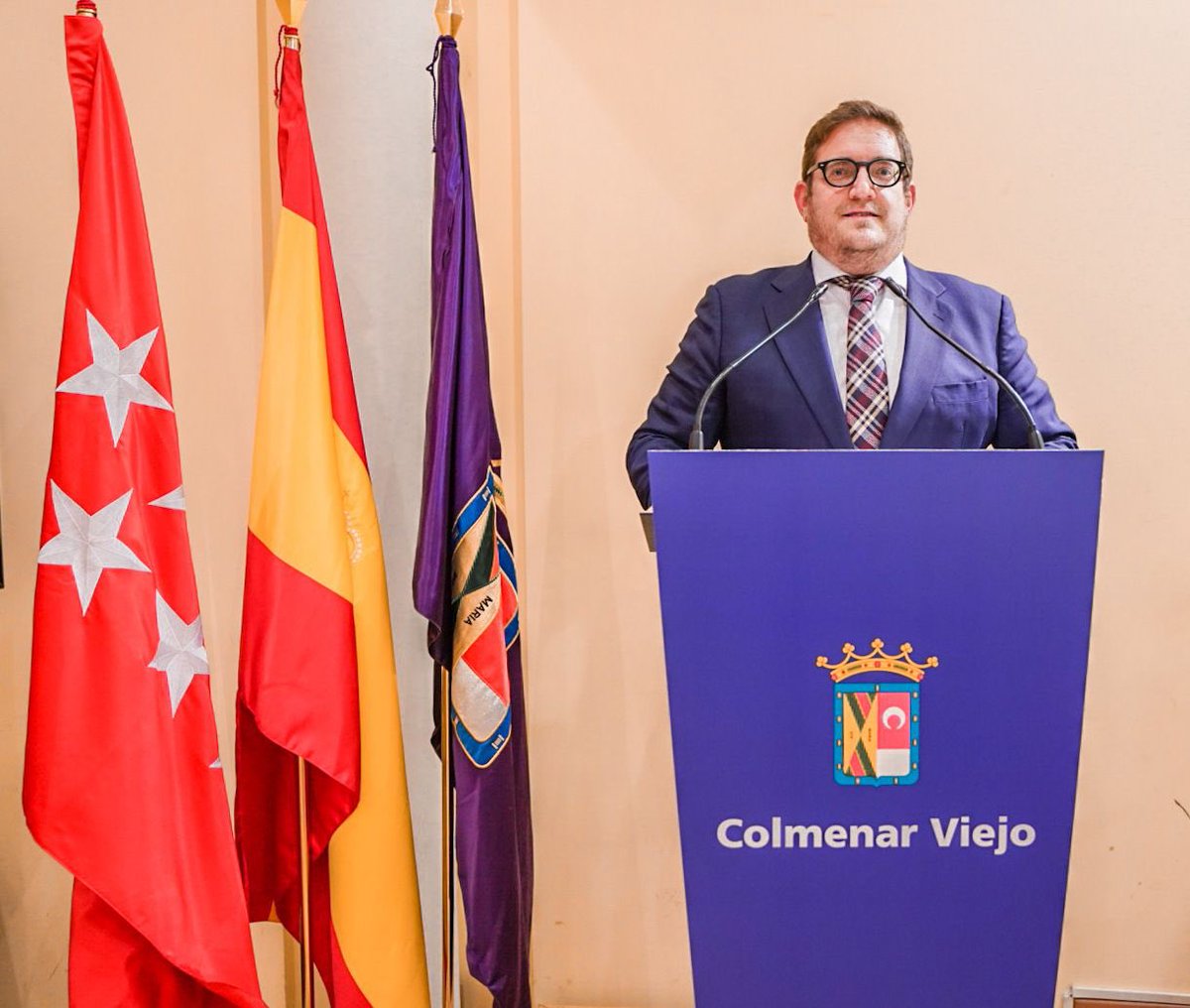 Hoy, he jurado el cargo de Concejal del <a href="/AytoColmenar/">Ayuntamiento Colmenar Viejo</a> Y tras un día de muchas emociones, quiero daros las gracias por vuestros mensajes de ánimo y muestras de cariño. 
Es un orgullo y una gran responsabilidad poder trabajar por nuestro pueblo, Colmenar Viejo.
#colmenarviejo