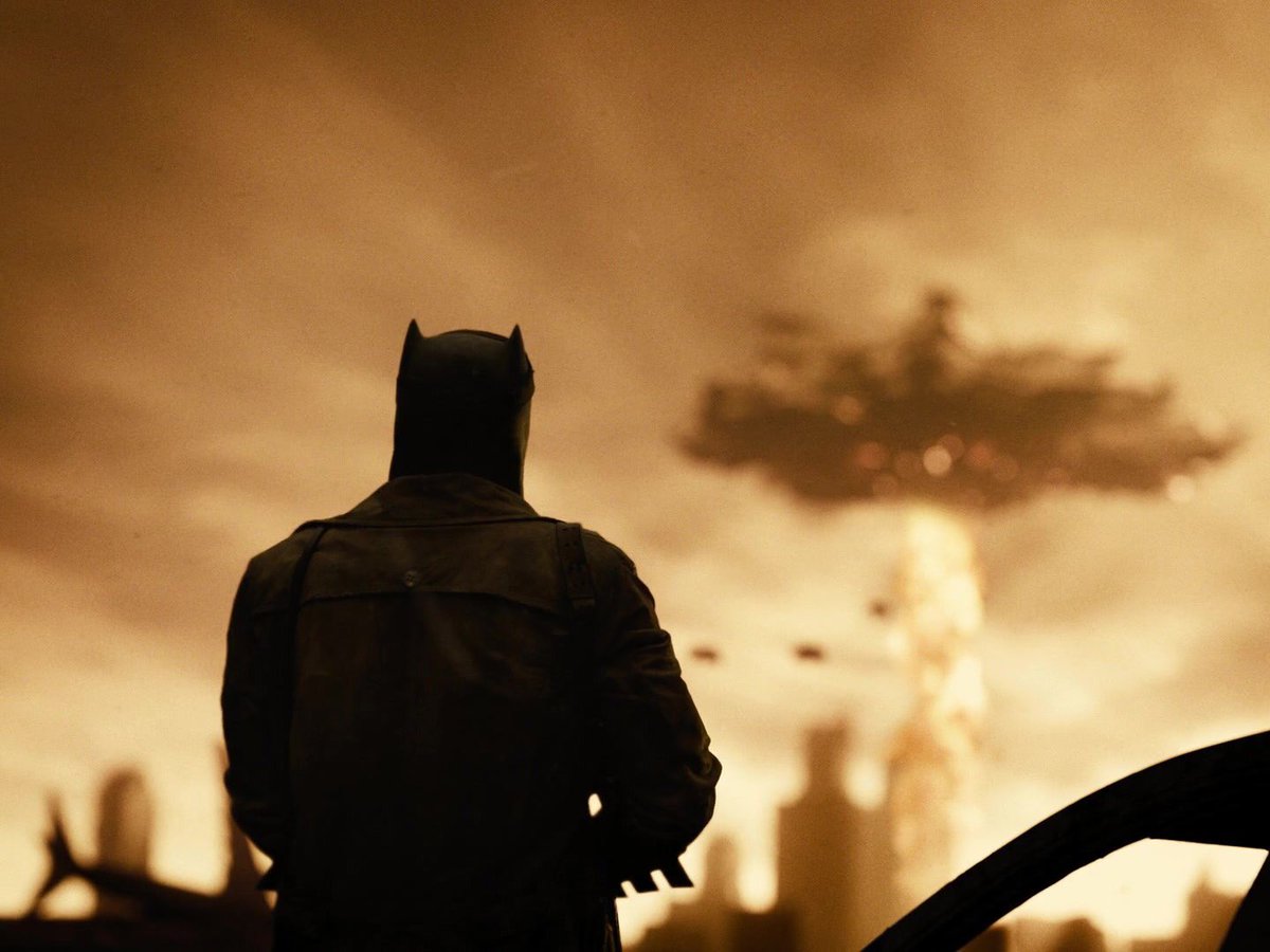 WATCHMEM3's tweet photo. #RestoreTheSnyderVerse 

Смотрит на улетевшего на анальной тяге Хамаду https://t.co/otxWL8e76N