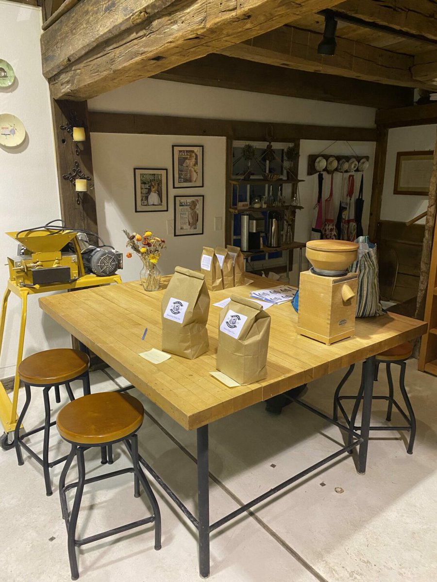PeasantWife's tweet photo. River Valley Community Grains https://t.co/cfi3suAMPb passion for developing and patronizing a local food economy prompted a culinary-centric quartet to bridge a gap between grower and consumer in the largely untapped market for #grains. #tpwpl #njlocalfood  #njfarms #njcommunity https://t.co/AsiMw79QDX