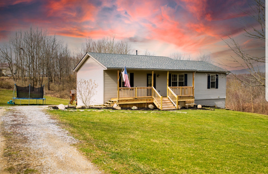 HER_KnoxCounty's tweet photo. NEW LISTING ! 959 Winesap Dr. Howard 43028 Ohio 
3 Bedroom 2 Bath Ranch Apple Valley Lake Community Home $189,900 
Listed with Jayme McDonald (740) 398-7326 
REAL LIVING HOME TEAM 
https://t.co/s0raGTmvsb 
#newlisting  #houseforsale #homeforsale   #RealLiving #PowerOfUsRLHomeTeam https://t.co/mCqObGvhKq