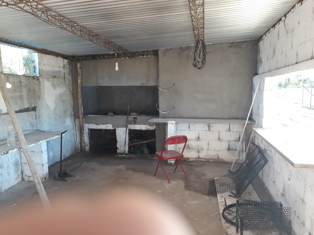Club_UDL's tweet photo. Está siendo modificada la cantina local de la cancha. Una obra q comenzó en 2019, sigue ahora con el cambio de techo y cerrado de la misma. 
Asimismo, estamos comenzando con construcciones en vestuarios de árbitros. 
Todo esto, gracias al aporte de socios y simpatizantes.❤️🖤 https://t.co/VzLwS1K4uZ
