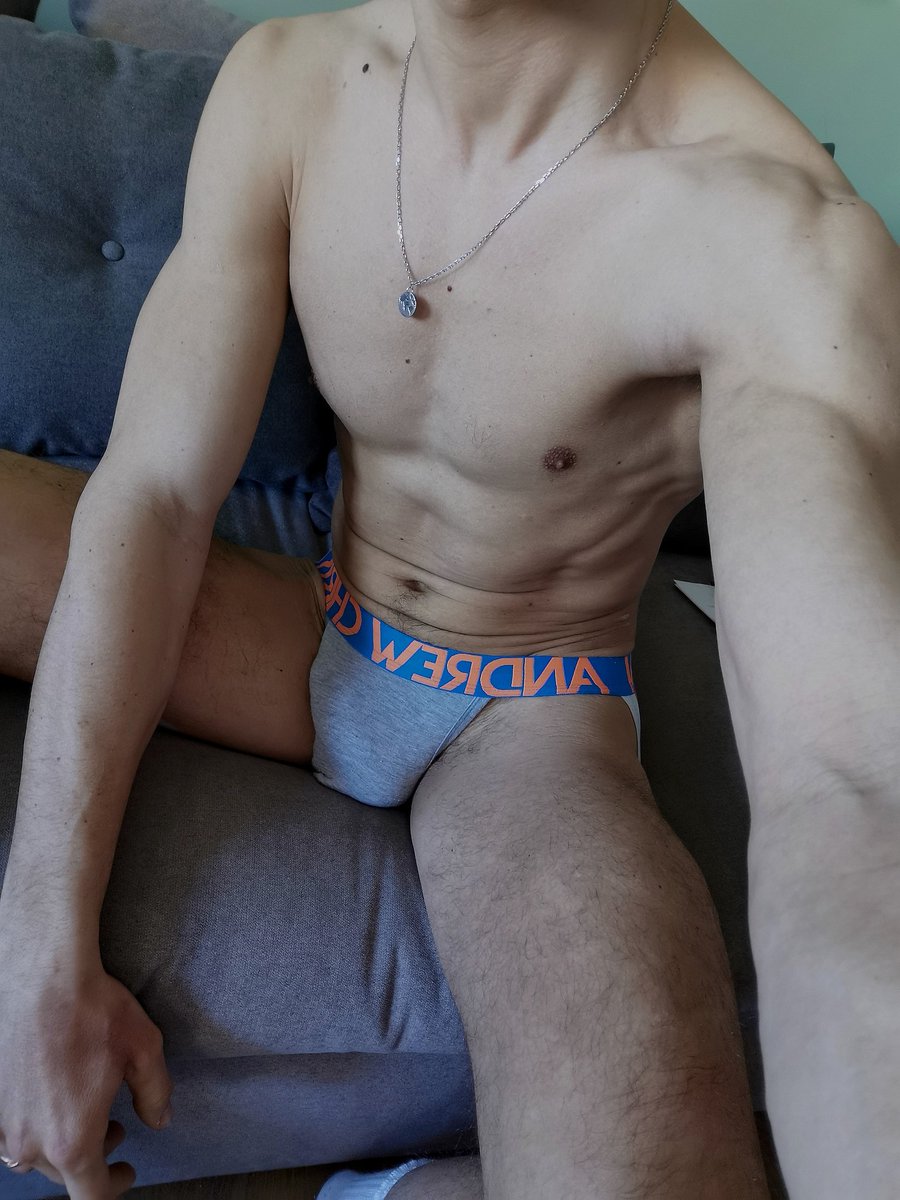 biberondominant's tweet photo. Qui à genoux ?
😈🍼💦
Get on knees bitch!
#xxl #domtop #huge #cock #dick https://t.co/Ss3DlMZuJd