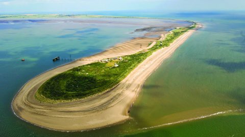 Newland_Express's tweet photo. Spurn Point
One of our drivers had a lovely time delivering to @RNLI at Spurn Point.
Did you know, that spurn point is only accessible by vehicle at specific times due to the tide? Yet RNLI staff reach the station EVERY day! Without fail! #RNLI #TPN #D007 #thepalletnetwork https://t.co/Ggq73hpuNw