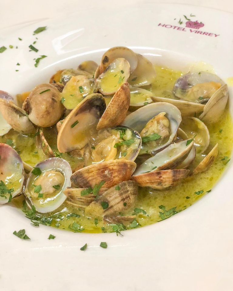 Buenísimas noticias, familia:
Desde el viernes ya podéis reservar mesa en nuestro #restaurante de lunes a domingo. Estamos ya operativos al 100% y con muchas ganas de veros.
¡Yujuuuu!😋

Reservas: 941380150
#HotelVirrey #Arnedo #LaRioja #Arnedoturismo