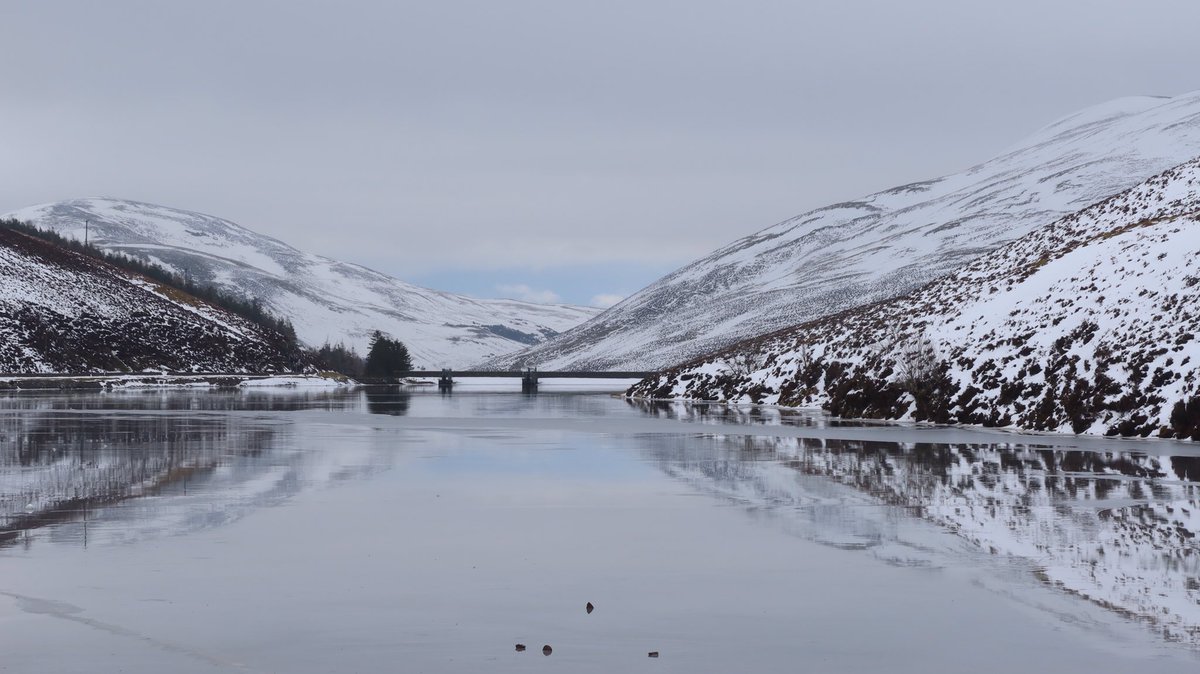 reizkultur's tweet image. The world looks more beautiful from above. Some of my favourite frames in ‘Explore your Boundaries’ with @MrMarkBeaumont, captured in the Scottish Borders, East Lothian &amp;amp; Midlothian. Just a short bike ride from #Edinburgh - you can watch the film now here: youtu.be/wCRG8-cEP50