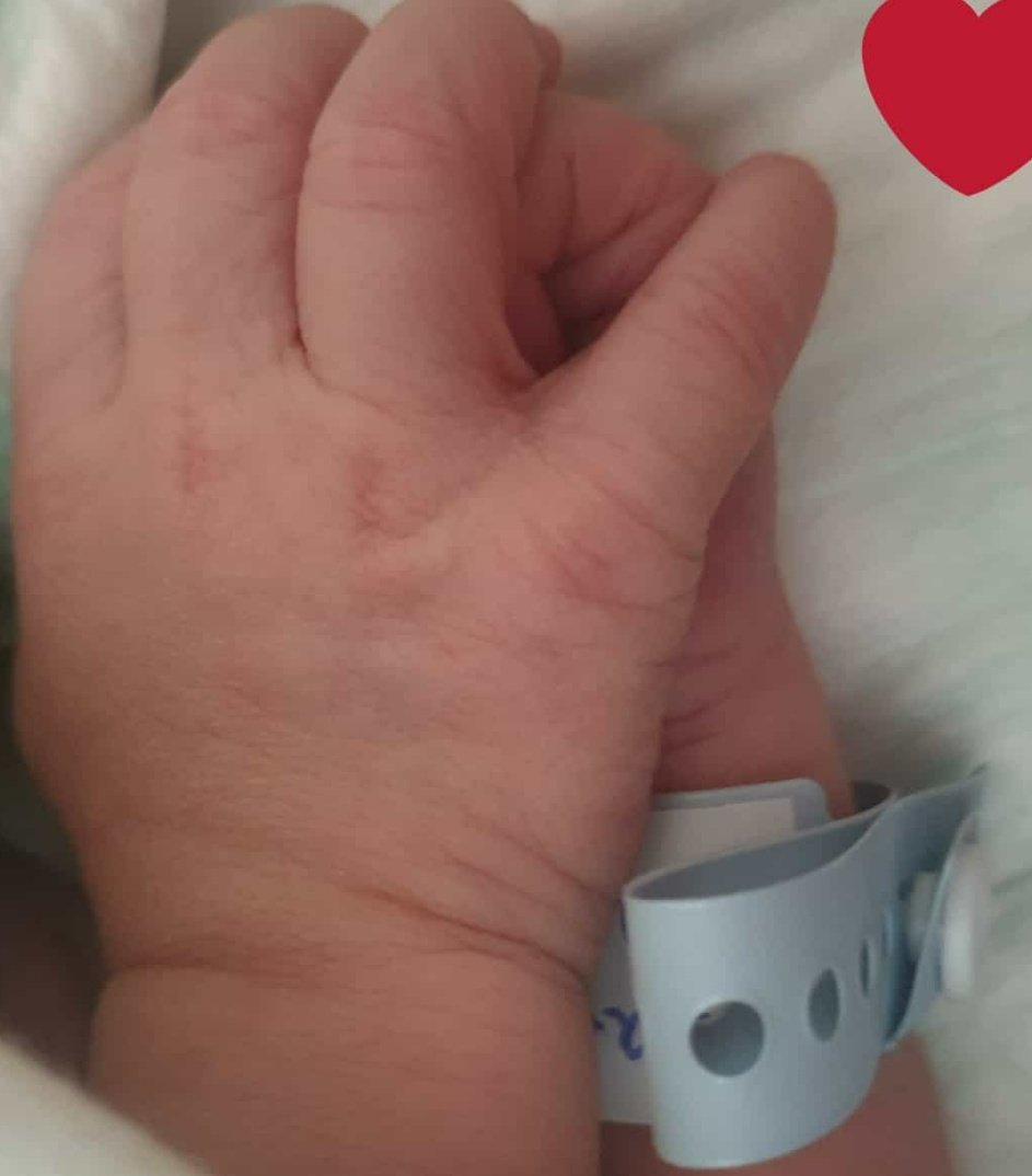 Nach einer langen Pause kam ich, um zu sagen, dass er endlich hier ist.😍😇