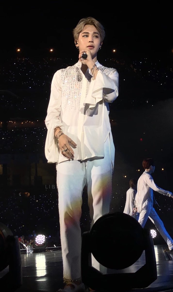 pjmngallery's tweet photo. jimin was sculpted by angels https://t.co/ggZbmOWnTI