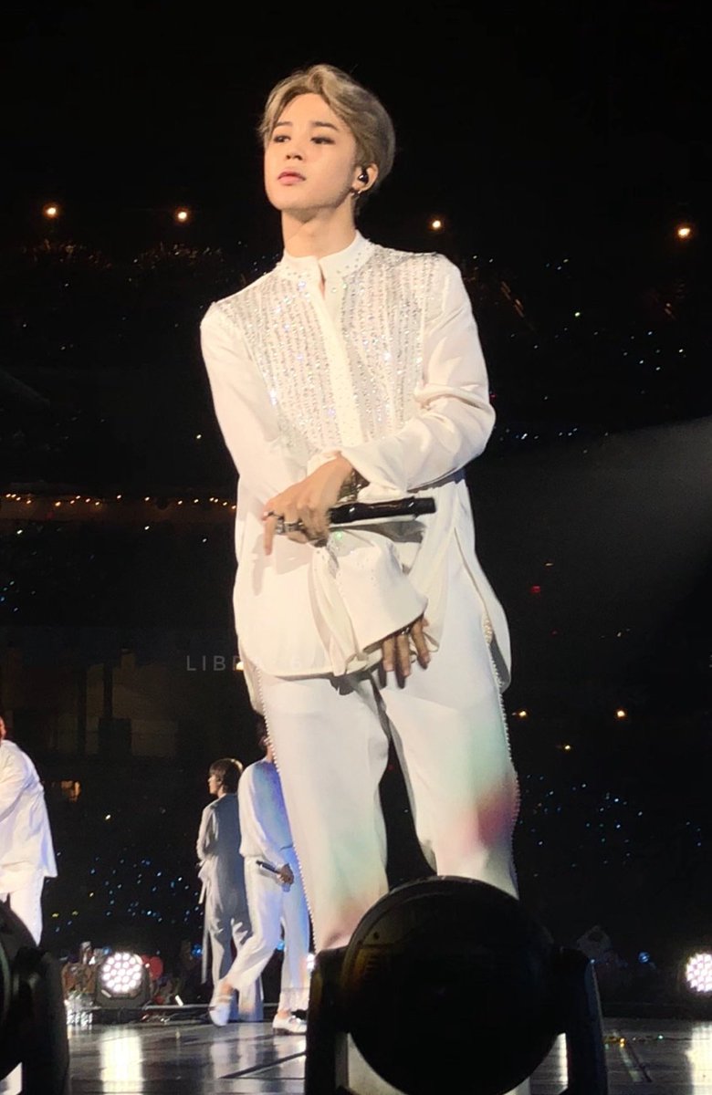 pjmngallery's tweet photo. jimin was sculpted by angels https://t.co/ggZbmOWnTI