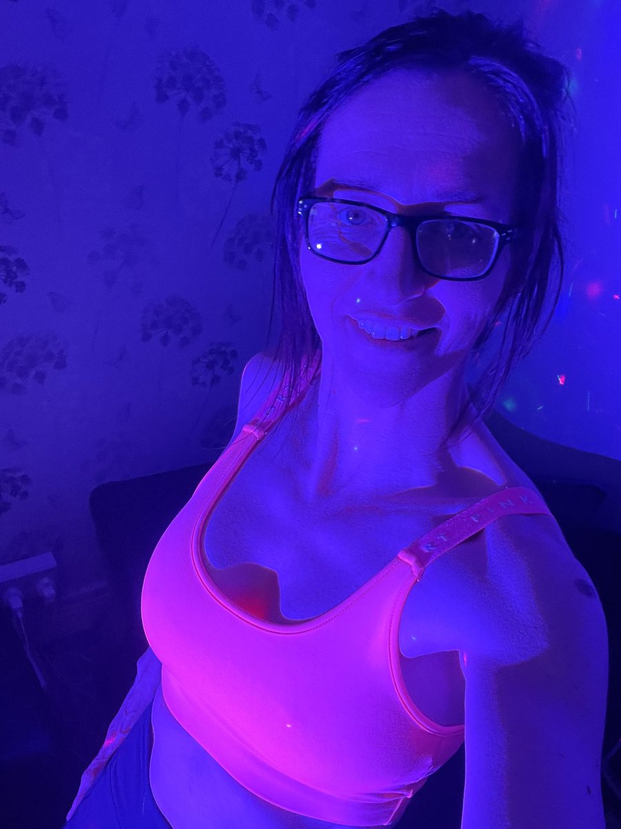 BrydieBruce's tweet photo. What. A. Session. 💥🔥💥

How can this even be work?! 🤯

I honestly love it so much 😍

Want to work out and have fun? Come join us on #QuaranLEAN ❤️

#FitnessFun2021 https://t.co/eCLuzMAJiE