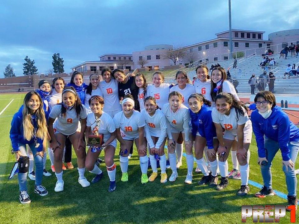 Prep1USA's tweet photo. Continued.....
West Texas ➲ Varsity Girls ⚽️ 

Congratulations to the Bi-District ⚽️🏆 Champions (Region 1).....

🏆5A Girls ⚽️ Canutillo Eagles
🏆5A Girls ⚽️ BA Highlanders 

📸 @LaurynTello | @BelAirAthletics 

#TXHSSocPlayoffs #Prep1 https://t.co/CyEJ9Jd9o6