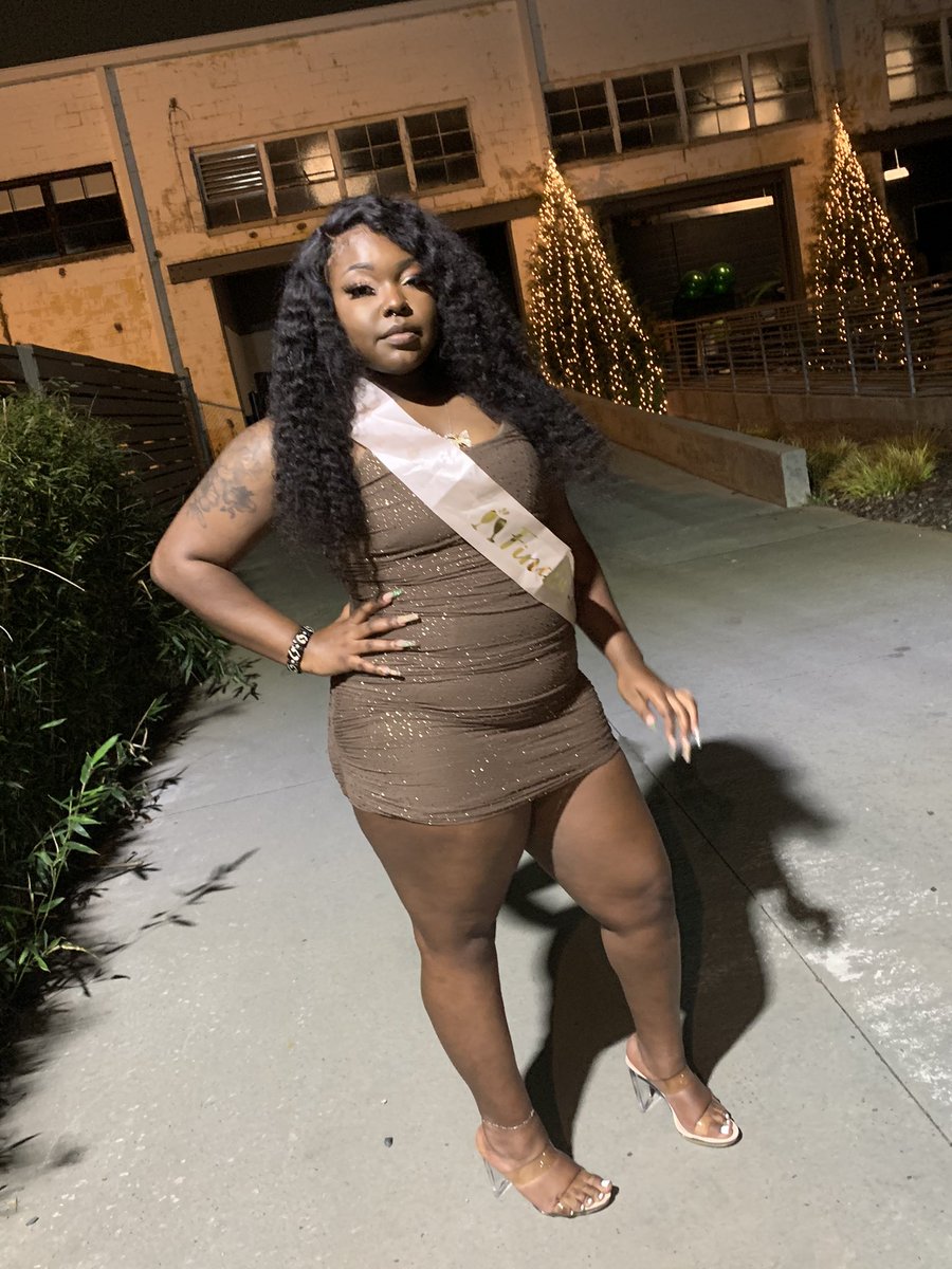kelbatess's tweet photo. I’m really a bad bitch fr y’all. I’m 21 btw 🤎🥳 https://t.co/0QSAhpSuYq