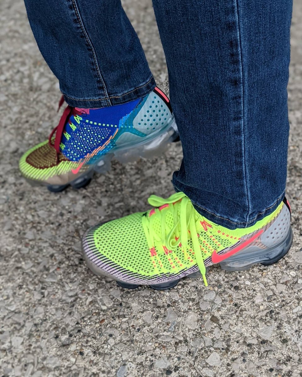 amcmath04's tweet photo. Thursday! #Nike #AirVaporMax #Flyknit2 #Random #MarchisforAirMaxes #solesnangles #blackchickinkicks #snkrskickcheck #yoursneakersaredope #wearyoursneakers #girlwholovessneakers https://t.co/wjTPnBw6ZP