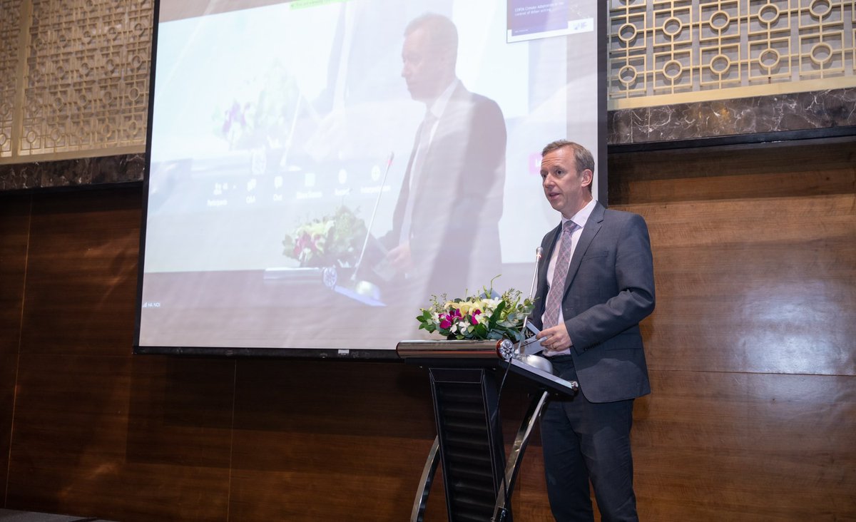 UNDPVietNam's tweet photo. .@UKinVietnam &amp; @UNDPVietNam co-hosted wrkshop to discuss multiple aspects of urban resilience &amp; #climatechange . Stakeholders shared information on specific challenges, benefits, best practices, &amp; lessons learned on building #urban #resilience #COP26 https://t.co/me0gsQ4TRD https://t.co/lXOzARSIeB