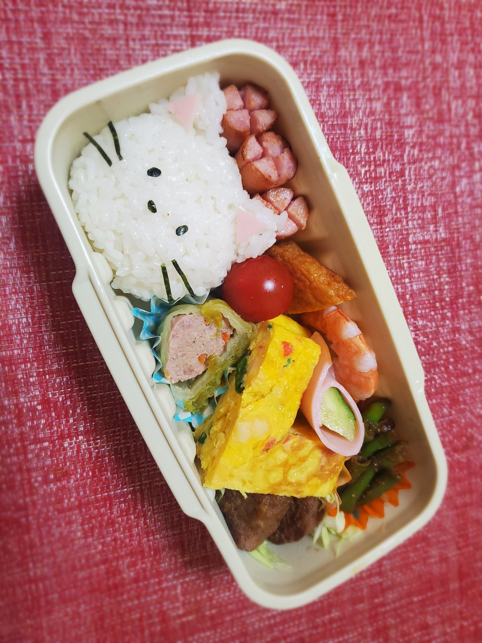 つﾝ 子供の学童弁当 動物の森と マイゼンシスターズ 男の子のお弁当なのに リクエストが可愛くて 女の子のお弁当みたい W ちょっと物足りないから リクエストぢゃないやつ やっちゃおうかなと考え中w お弁当 学童弁当 キャラ弁 T Co
