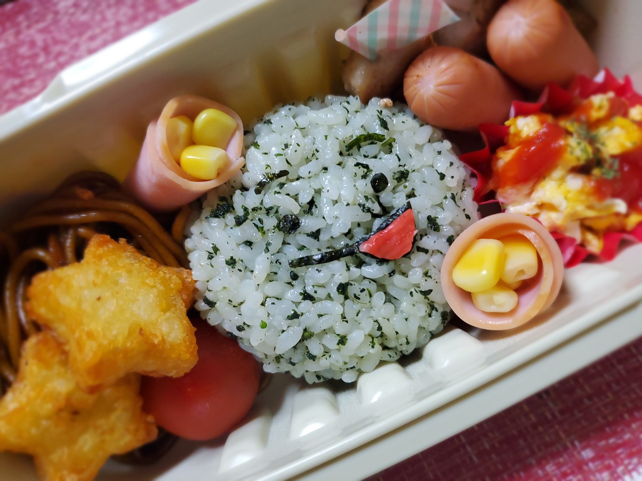 つﾝ 子供の学童弁当 動物の森と マイゼンシスターズ 男の子のお弁当なのに リクエストが可愛くて 女の子のお弁当みたい W ちょっと物足りないから リクエストぢゃないやつ やっちゃおうかなと考え中w お弁当 学童弁当 キャラ弁 T Co