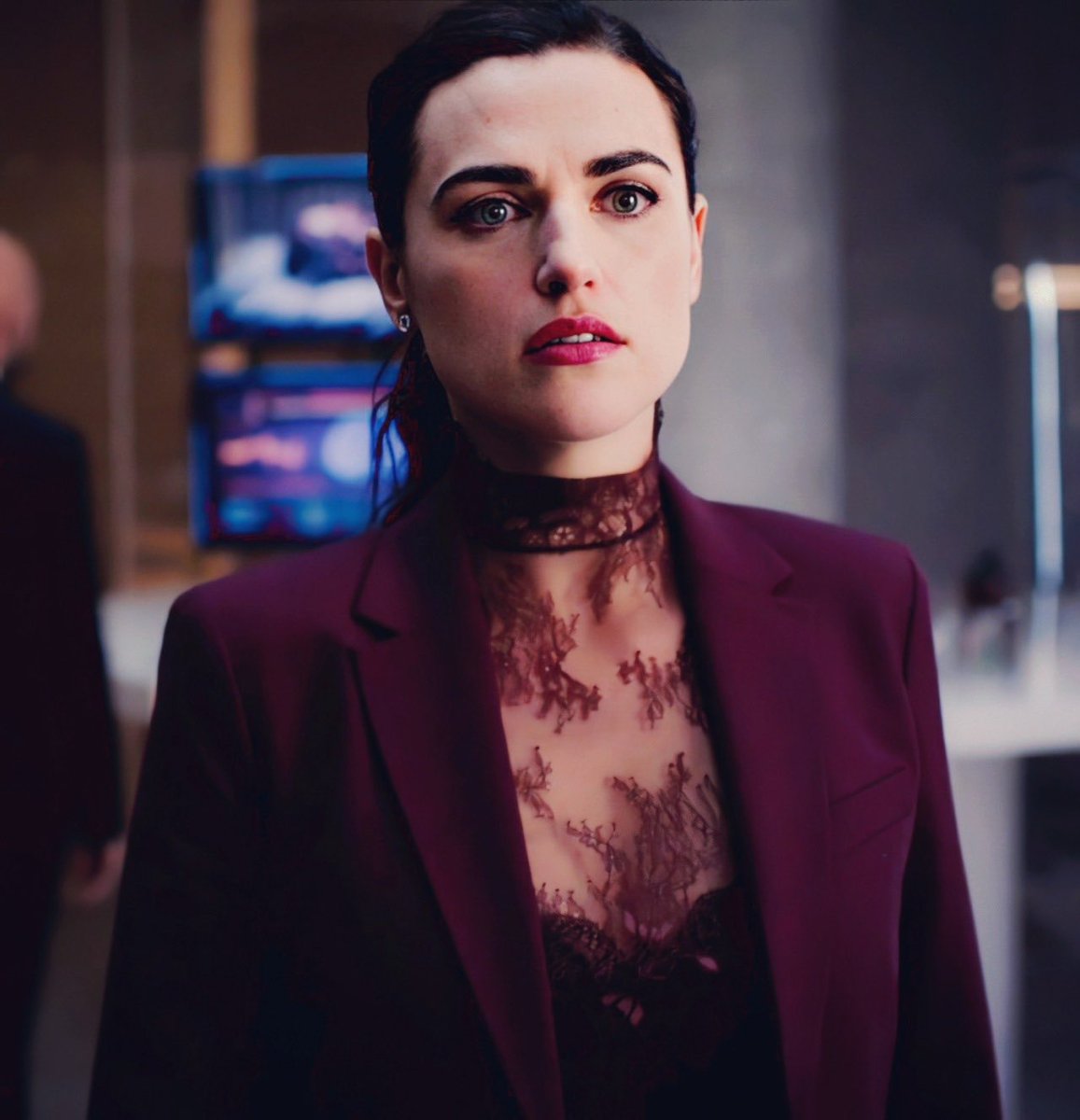 flickerhor's tweet image. ✨ceo lena luthor in suits s6✨