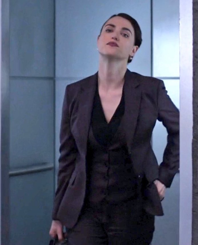 flickerhor's tweet image. ✨ceo lena luthor in suits s6✨