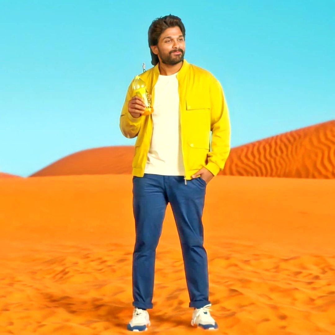 dinesh_krishna's tweet photo. Stylish Star @alluarjun ❤️

LIVE THE FROOTI LIFE 🤩 #mangofrooti #freshnjuicy 

Pics From Frooti Advertisement 😘😎...!

@alluarjun || #AA20 #Pushpa 🔥 https://t.co/Uq40CBLgDp