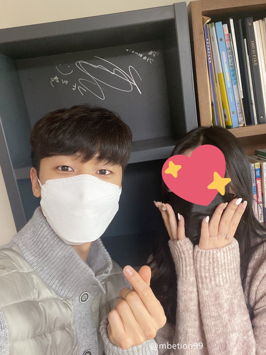 mbetion99's tweet photo. 강민혁 우리집 오다,, 두둥 ,,, 저 진짜 떨려 죽는줄 알았어요ㅜㅜㅜㅠ 너무너무너무 고마워요 오빠ㅜ 살면서 못할경험,,, 반차 쓰길 잘했다 ~~~~~^_^🤍 민혁오빠 사랑해애애액 
@MR_KANGGUN #강민혁 #CNBLUE #씨엔블루 https://t.co/9xdKjkzcmR