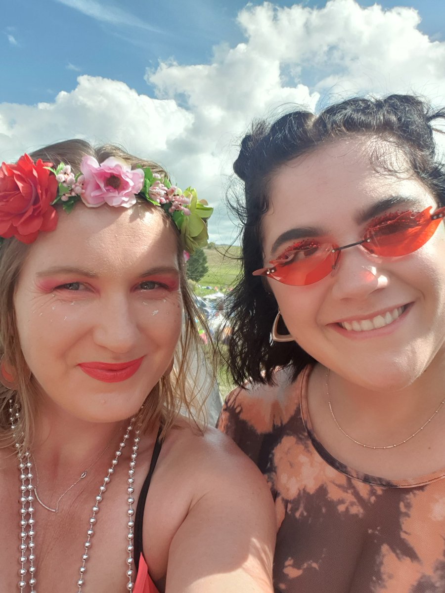 jo_moir's tweet photo. One year ago I'd never met @katiescotcher - now she is my creative inspiration 🤩 #splore https://t.co/hthc8y4W8O