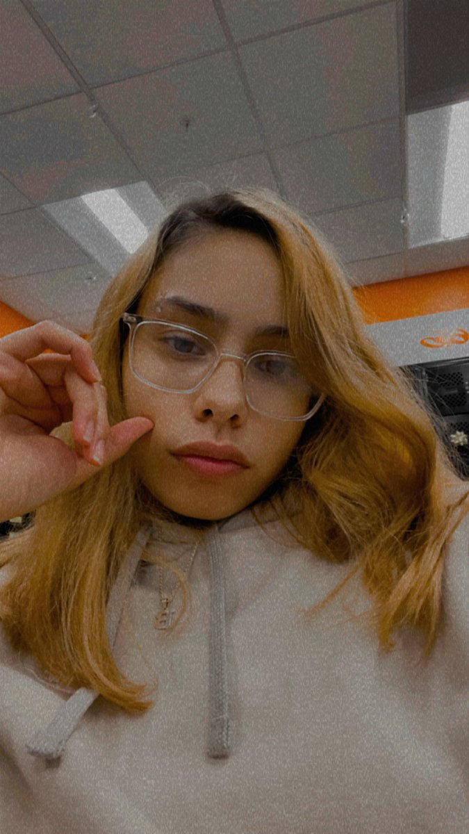 nAnA_ripB's tweet photo. Itโs giving . . .
selfie photo dump vibes ๐ธโจ
.
.
#firstphotodump #whichoneisyourfavorite? #selflove https://t.co/Wxhdf8zaJd