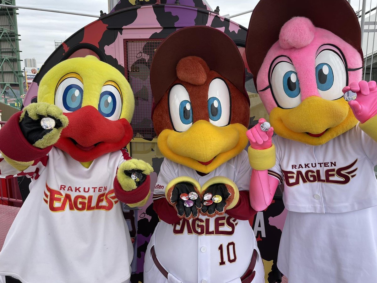 東北楽天ゴールデンイーグルス 13時からスマイルグリコパークもオープン 新しいゴンドラもできた観覧車は きょうから4月いっぱいまでのホームゲーム全試合で 先着300名様にゴンドラのかたちをした缶バッジをプレゼント 誰が出るかはお楽しみ 是非乗り