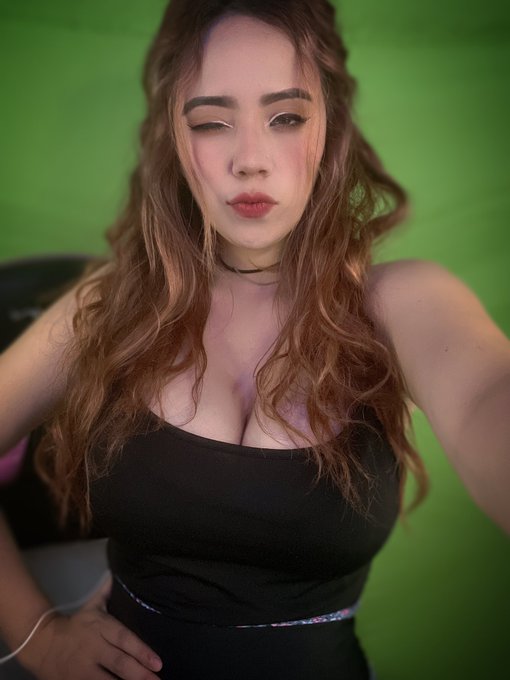 Estoy en vivo beb&eacute; 🖤 me ayudas con tu RT? https://t.co/Mij6UNDjOh https://t.co/BmxrFUC2w8