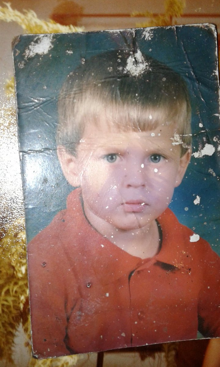 dorxll's tweet image. siempre que pueda voy a subir esta foto, ÉL ES MI HERMANO MAYOR pero no lo conozco y ojalá twitter hiciera su magia de hacerme llegar a él porque siempre he querido conocerlo 🥺