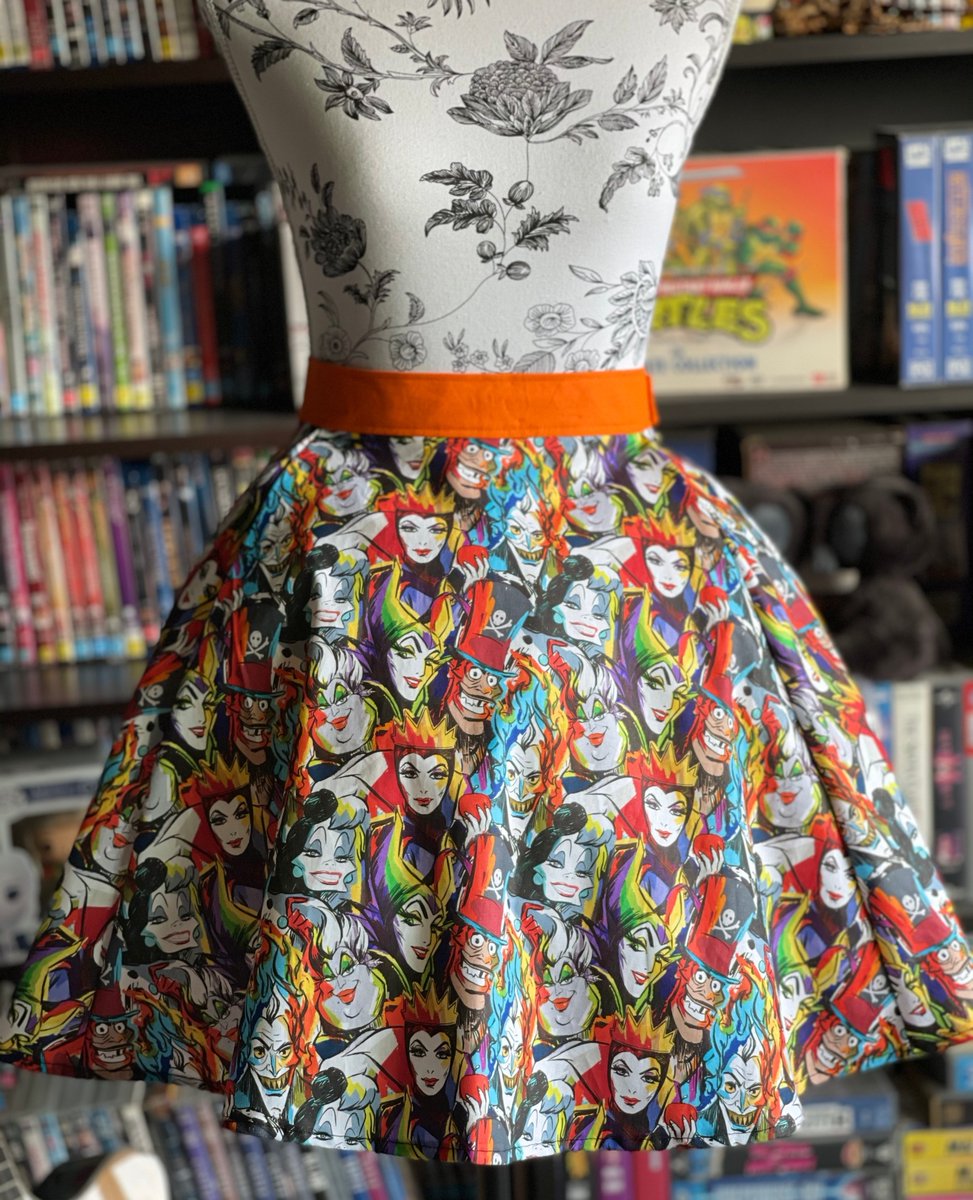 Flickerfoxfun's tweet photo. A project for me!  I loved this material the moment I saw it, so I thought, why not make something for me!👗 🧵#darkdisney #tcraftsbytina 
#darkdisneyvillains #disney #sewing #madetosew #sewingforfun #sewingismysuperpower #fortheloveofsewing #sewingismytherapy https://t.co/ZRpiLgWEXV
