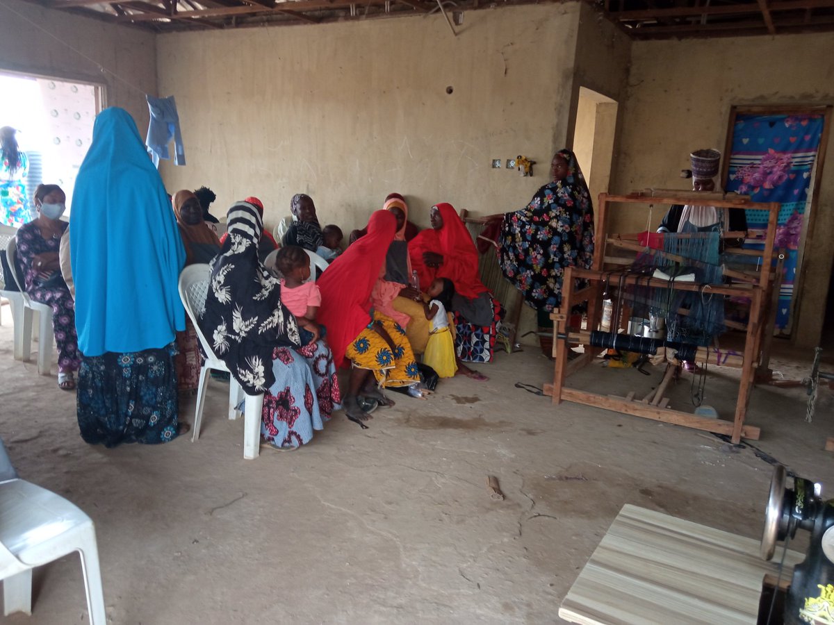 Hayzeewendy's tweet photo. I had some fun time with those @EcoBarter today at the graduating/exhibition ceremony of @Ecobarter_WREP women who have been undergoing training for close to 3 months. Yes everything you see is made from plastic waste bags and pure water sachet.#humansofecobarter #wastetoresource https://t.co/uQ5HS0zEfU