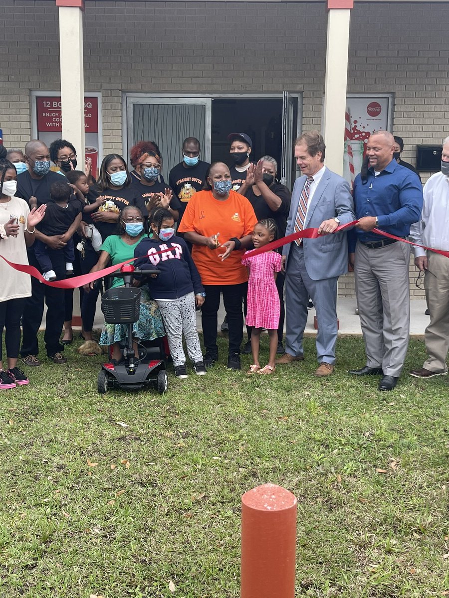 RCLFMS's tweet image. Congratulations to McInnis 12-Bone BBQ on the Ribbon Cutting for their new, bigger location! We are so proud of how far you’ve come! #businessgrowth #businessclient #rclfms