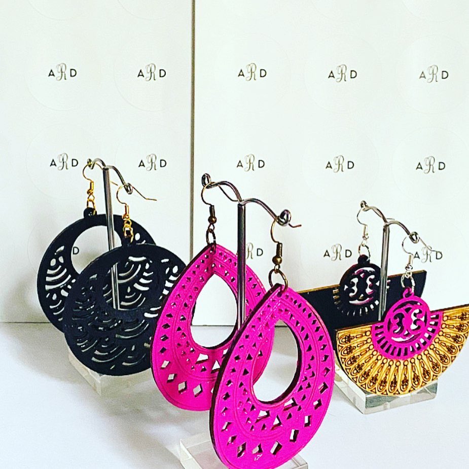 araeofdesigns's tweet photo. There is real beauty in that right piece of jewelry 🖤💕 https://t.co/2VyQGf8Zhe… https://t.co/G7Wr8AFliw
