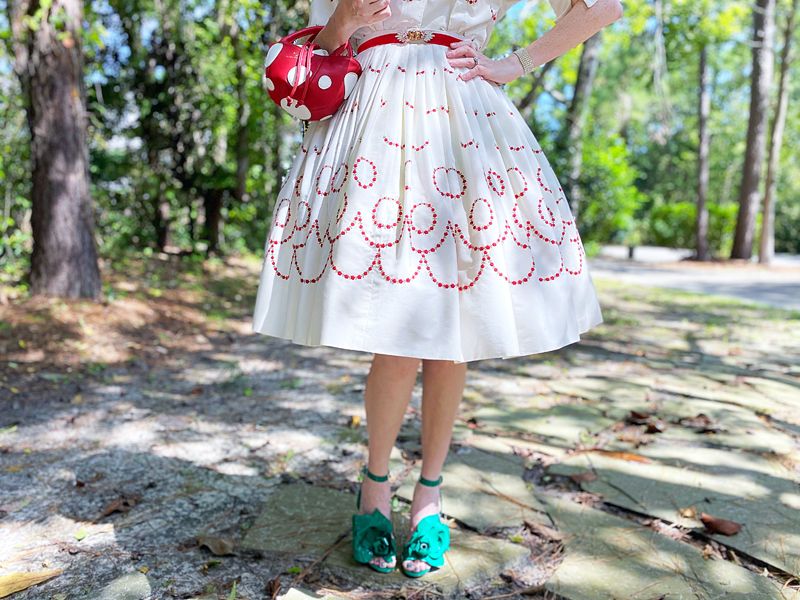 Dressed_App's tweet photo. New #ootd on the blog: Doing a bit of a wardrobe remix today and loving the result.  
https://t.co/hPVWRYlXlt  #vintageblog #vintageblogger #vintage #vintagestyle #1950s #1950sdress https://t.co/9Vc34L8cRp