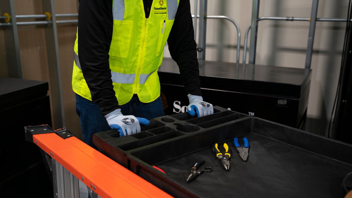 SouthwireTools's tweet photo. Now Available is Southwire's all new CartLocker™ Kits. Making our two shelf utility carts a mobile lockable storage solution! Designed to fit and install to your Southwire utility cart easily and keep items safe, secure, and out of sight! #southwiretools https://t.co/zoaSXYebGU