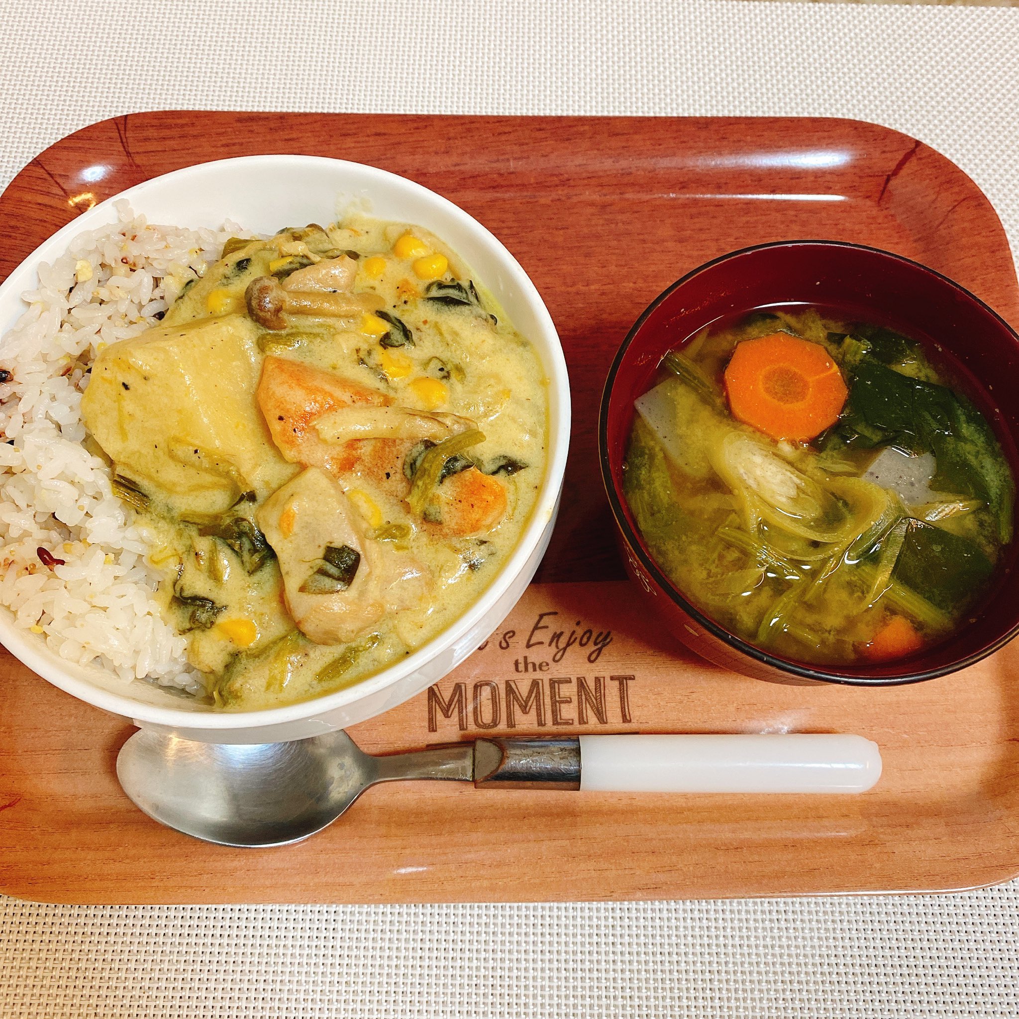 お芋ちゃん お米生活 グルテンフリー 21 0324 お米ダイエット24日目 朝 おにぎり 昼 外食ランチ 中華丼 油淋鶏 シューマイ 餃子 スープ 夜 雑穀ごはん シチュー 具だくさん味噌汁 間食 スタバのコーヒーフラペチーノ スタバのバナナ