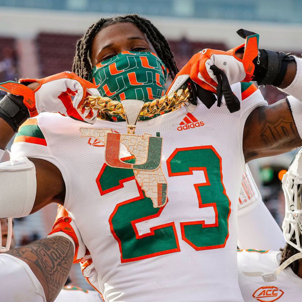 JaqAlexander2's tweet photo. After a great conversation with @Coach_TRob I’m extremely blessed to receive my first D1 offer from the University of Miami🟠🟢🦆 https://t.co/B6ocEMKB9D