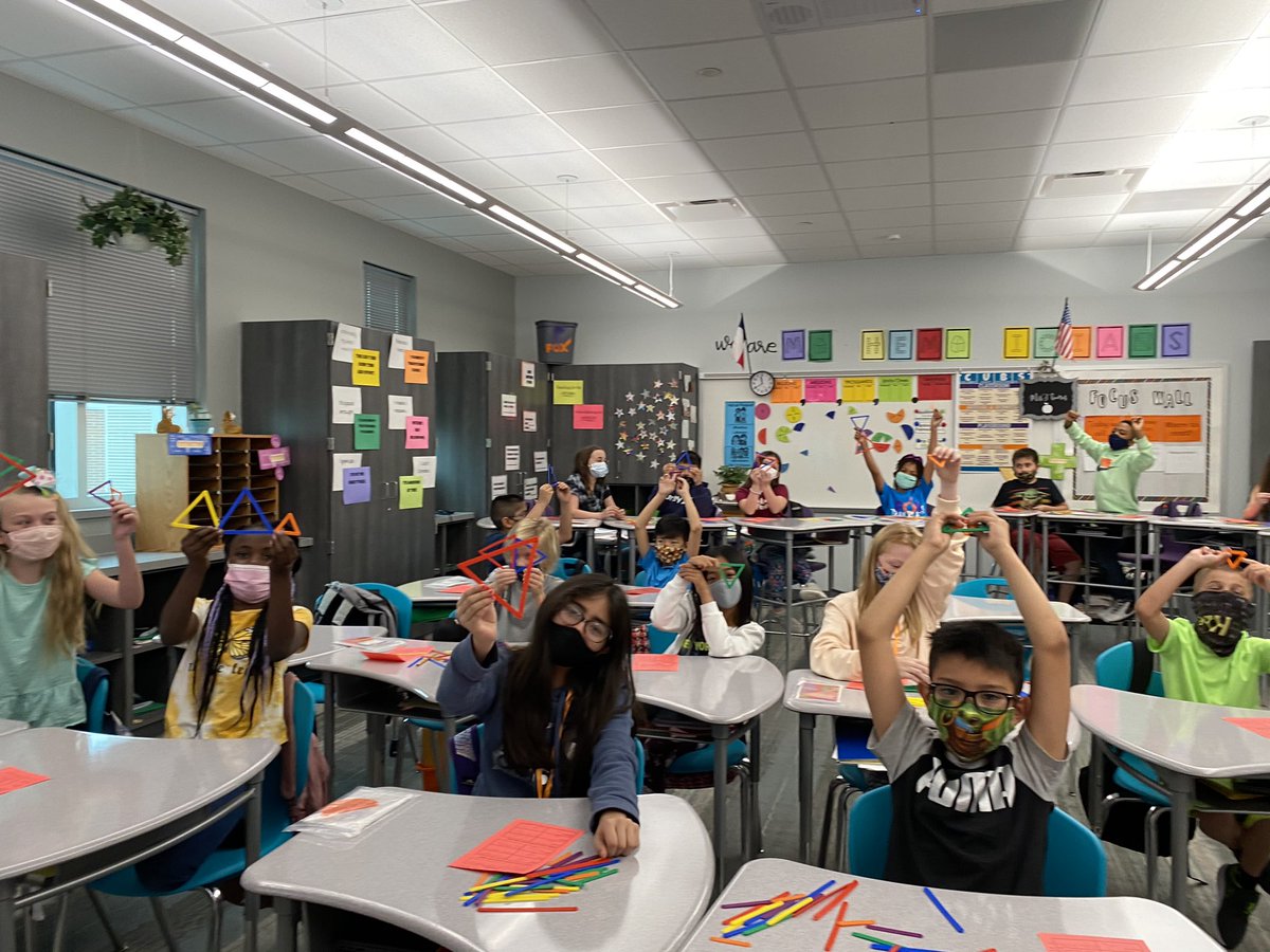 Andreathomas110's tweet photo. Having hands-on fun with our Angle ๐ legs to discover the world of triangles @FoxKISD @KleinISDMath #geometryisfun https://t.co/EQo1fRRg7j