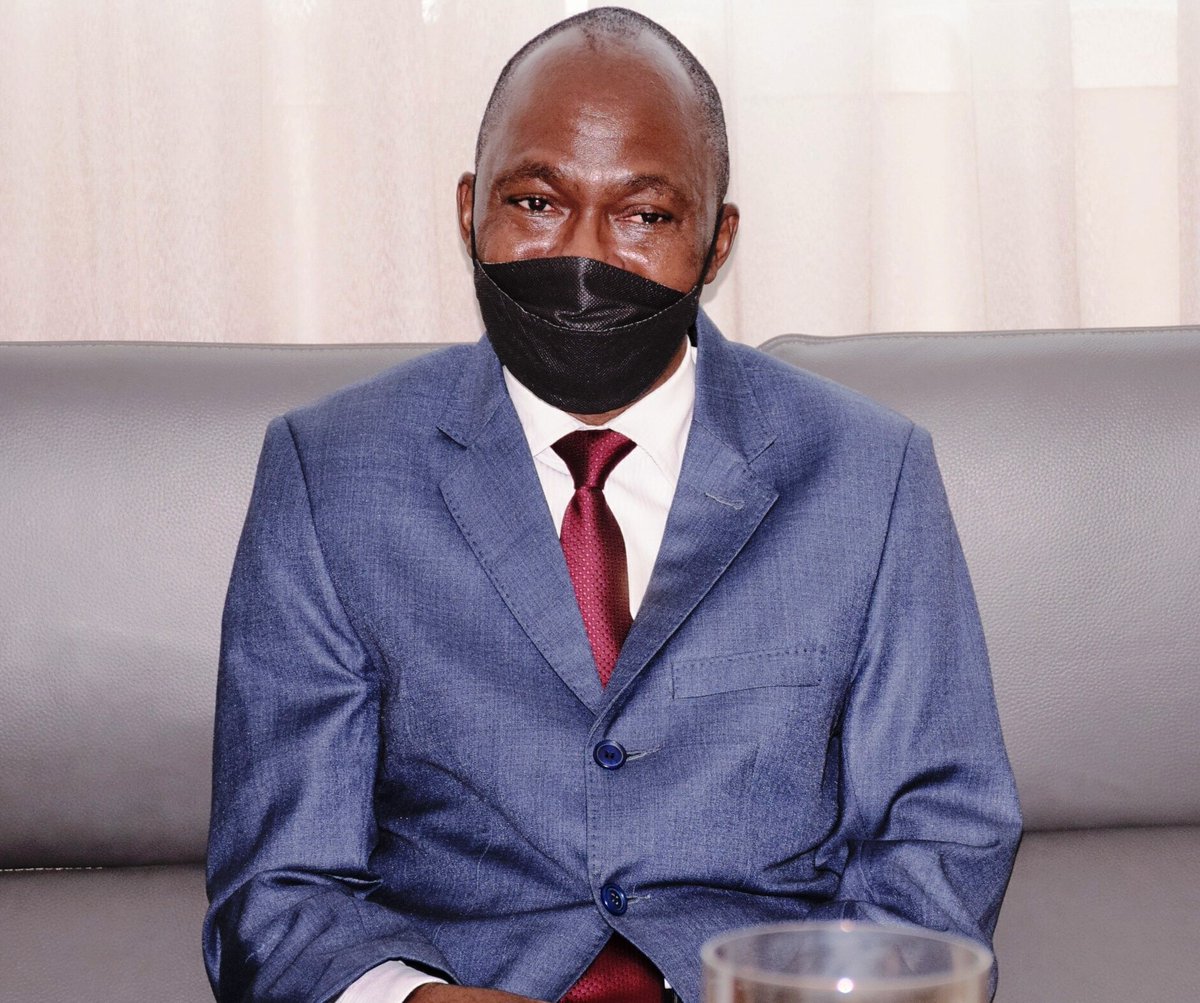 FemmeGOUVGA's tweet photo. Jean Pierre BOUKILA, nouveau Président du Conseil d'Administration de la CNAMGS, reçu en audience par le Ministre de tutelle;@PriscaNlendK et le nouveau PCA ont évoqué les points d'une nouvelle feuille de route pour un fonctionnement optimal de la CNAMGS.#Gabon;#FemmeGOUV_GA https://t.co/skyB59i7cc