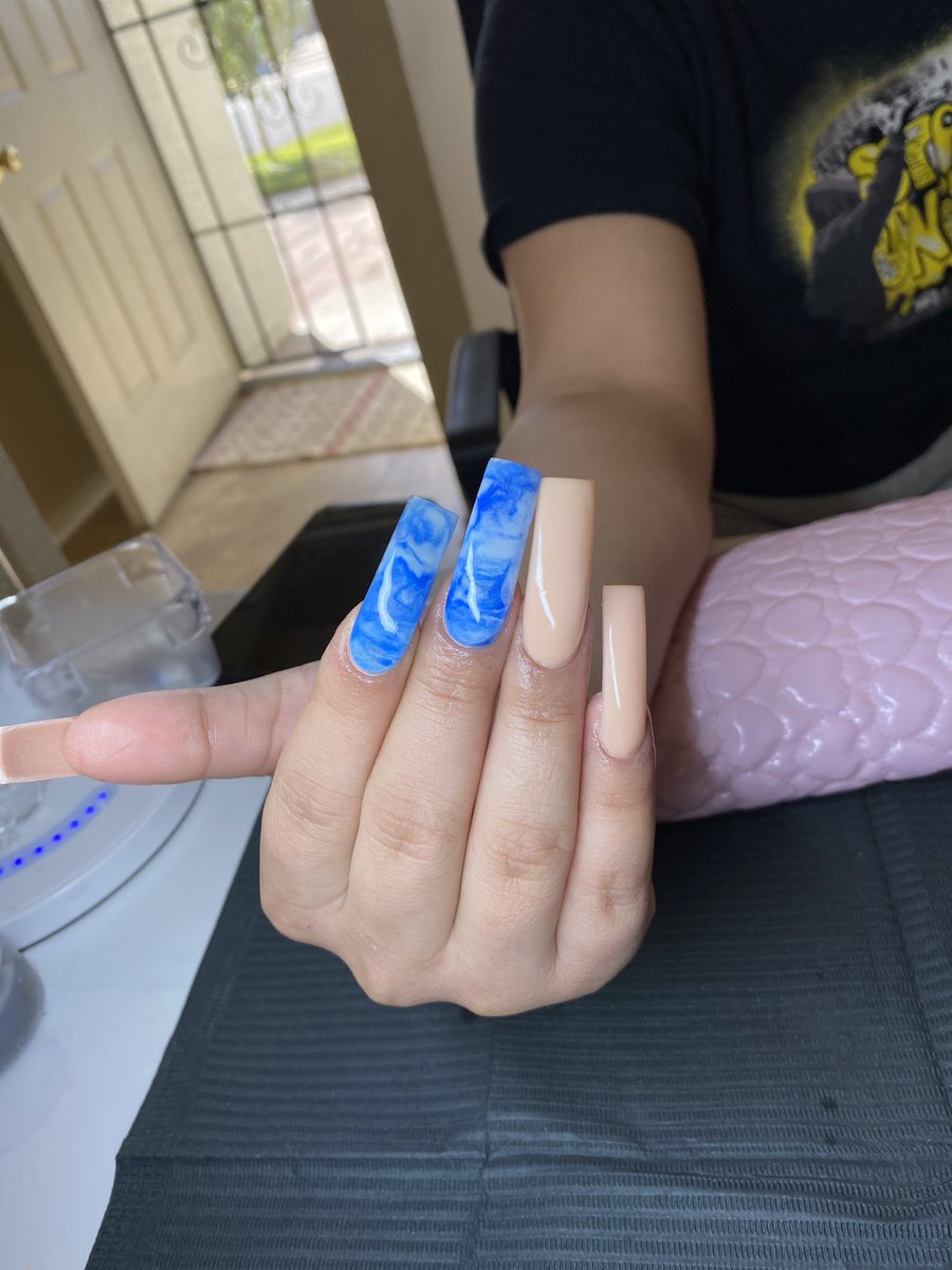 monseeeecruz's tweet photo. ig: @nailzxmc 
its been 5 months since i started my nail journey and i wanted to plug my nail page real quick 🥰 anything helps support my small business (check out my ig page, like, rt, share) my next client could be on your TL 💋 https://t.co/BZt7I8w5kH