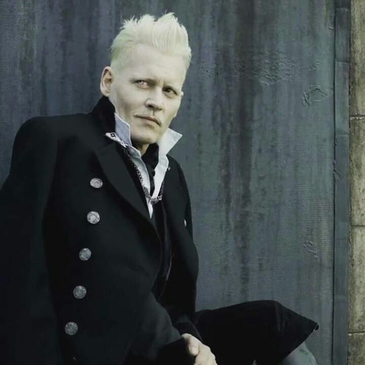 capa_invisible's tweet photo. Me da tanto coraje lo que le están haciendo a Johnny Depp, ahora no lo dejan ni apelar, gracias a ese tonto periódico perdió su papel como Grindelwald. Pero bueno, siempre estaremos sus fans apoyándolo ❤️🤧 #JusticeForJohnnyDepp https://t.co/2xIwzh8qZZ