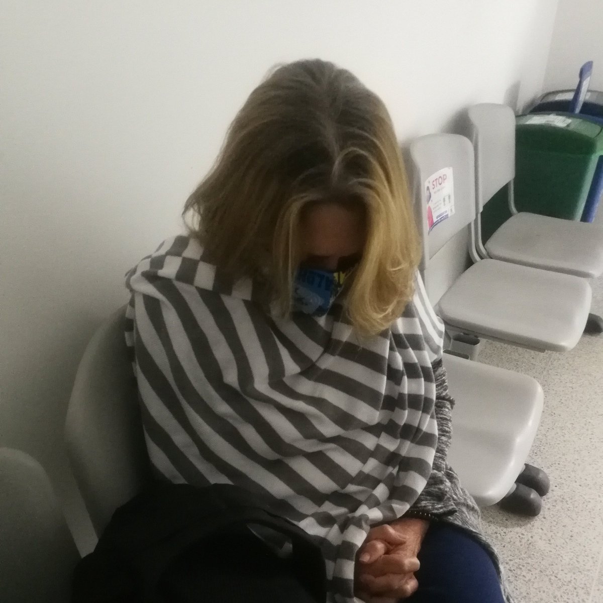 adrisgame's tweet photo. Hoy les imploro ayuda, mi mamá lleva un mes muy mal, 15 días vomitando y ayer intentamos q la atendieran en urgencias de @dircomnuevaeps en la León XIII  @ipsudea Medellín y me dijeron que no era de vida o muerte que nos fuéramos. Desde anoche ha vomitado 7 veces! @Supersalud https://t.co/09uPsan1Ss