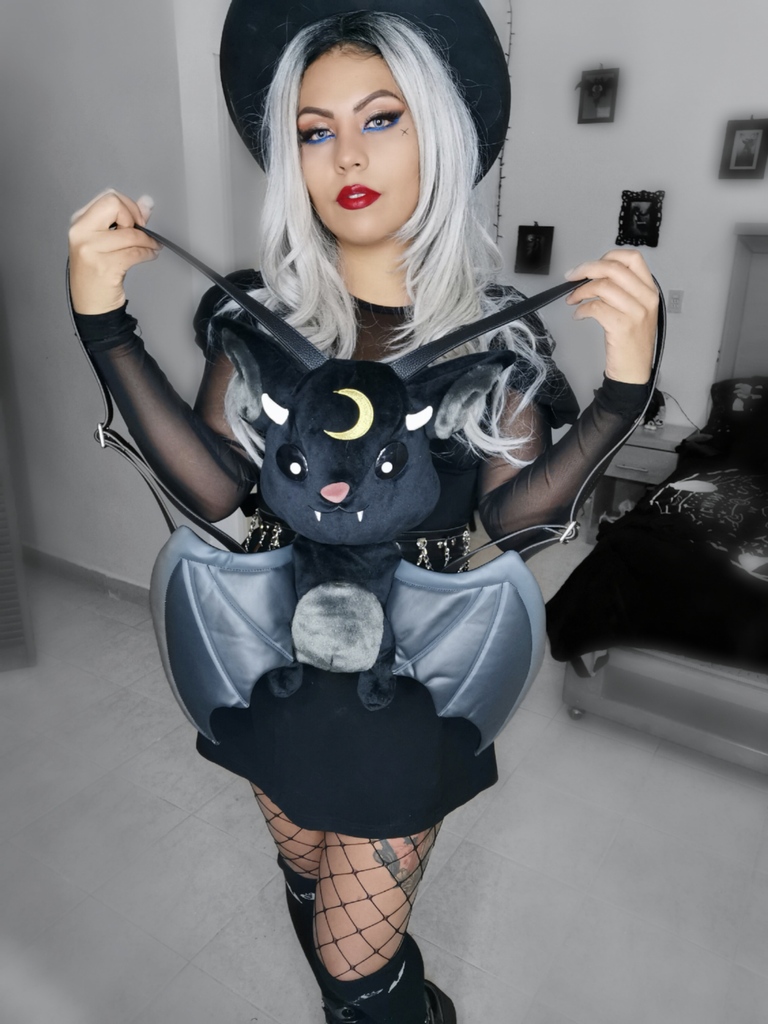 Kreeptures_Net's tweet image. How Cute Is Our Vampir Backpack!? 😍 A Definite Head Turner! 🦇 Yay or Nay!? 🔥⁠

cutt.ly/KR33PTURES | Let's Get Kreepy!😈

📸 by instagram.com/devahavok

#KREEPTURES #KILLSTAR #PLUSHBACKPACK #VAMPIR #VAMPBAG