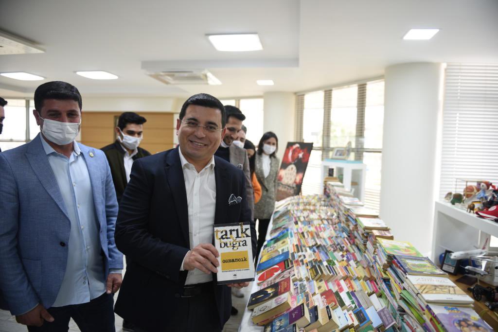 KONGEDorg's tweet photo. Kepez Belediye Başkanı Sn. Hakan Tütüncü’nün Antalya’ya armağanı Cemil Meriç Kütüphanesi için bizlerde şehrimizin takımı Antalyaspor’a ithafen 1966  kitap desteğinde bulunduk. ❤️🤍

#BendeVarım @HTutuncu 
@kepezbelediyesi 
@Antalyaspor @cemilmerickitap https://t.co/yknq5kRqBi