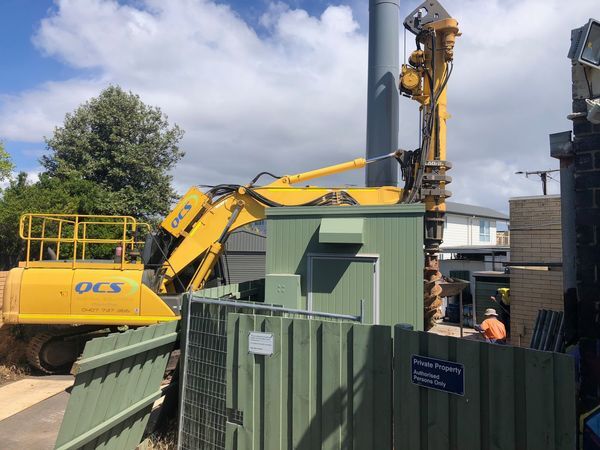 Tight spaces? No problem. LoDril DH20 working in Queensland, Australia. 
#foundationdrilling #utilitydrilling #heavyequipment #utilityequipment #construction 
#drillrigs #deepfoundationdrilling #lowclearance #obstruction  #unlevelground #equipmentoperator